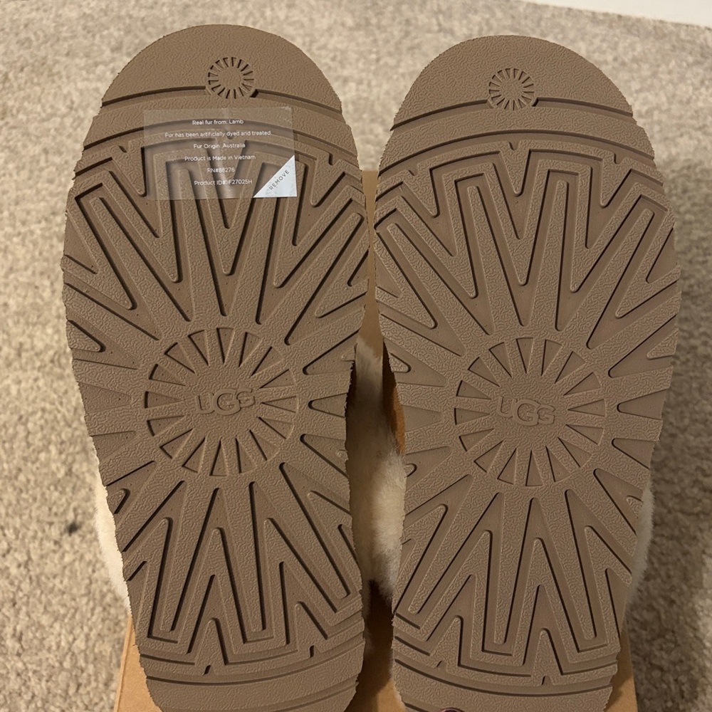 Ugg Disquette Shearling Platform Slippers - Picture 6 of 6